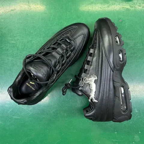 Nike Air Max 95 Supreme Triple Black Sneakers